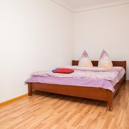Semi Luxury Apt On Yatsenka 8 Near Intourist Hotel Zaporizhia Exterior photo