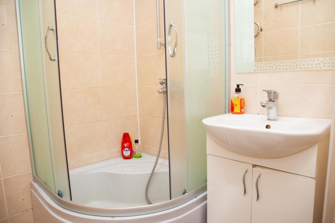 Semi Luxury Apt On Yatsenka 8 Near Intourist Hotel Zaporizhia Exterior photo